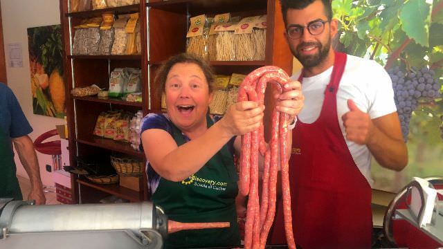 At Macelleria Campo in Valderice, we have an amazing time making fresh sausages and having a fantastic lunch there!